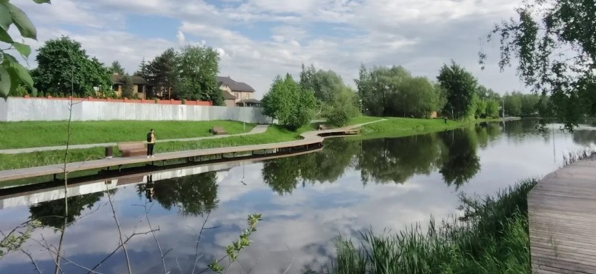 Как в подмосковных Вёшках реку федерального значения пытаются убрать под асфальт
